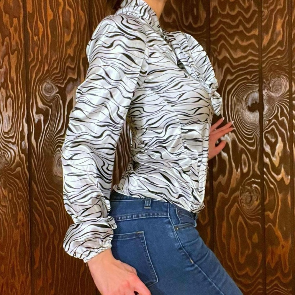 Deadstock vintage 80s white & black zebra print tie neck secretary blouse - Picture 2 of 6